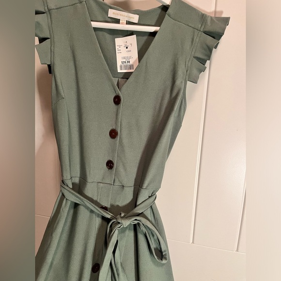 New With Tags Dress with Tie Around Belt in size XS - Picture 7 of 7